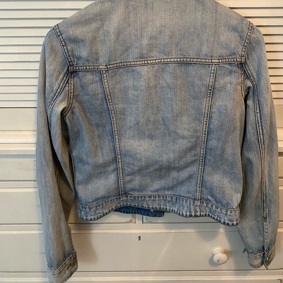Aritzia - Talula light wash denim jacket - Picture 3 of 4